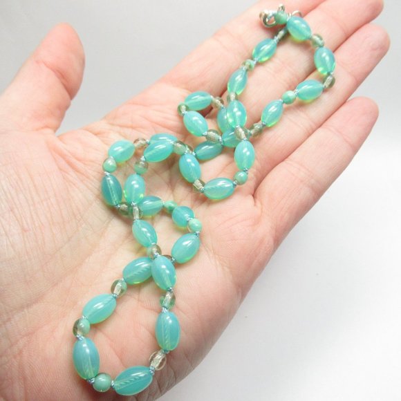 Uranium glass bead Necklace - Picture 6 of 10